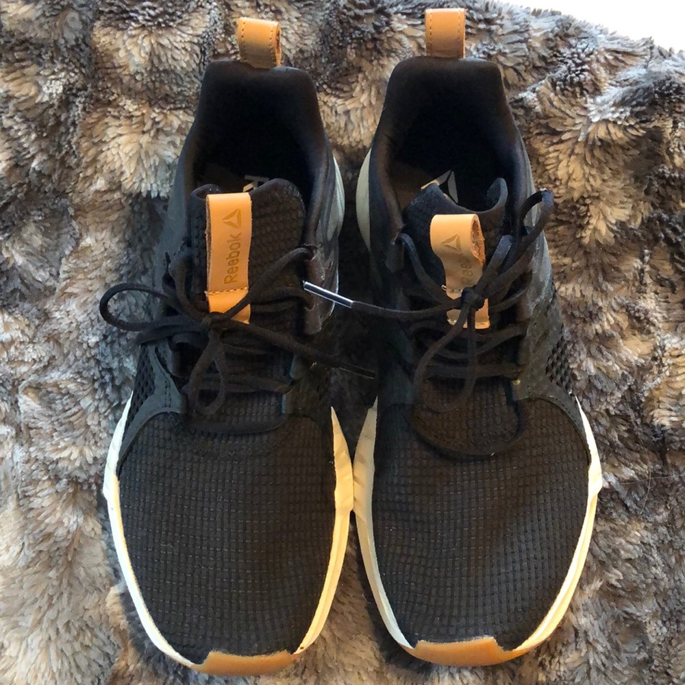 Women’s Reebok tennis shoes